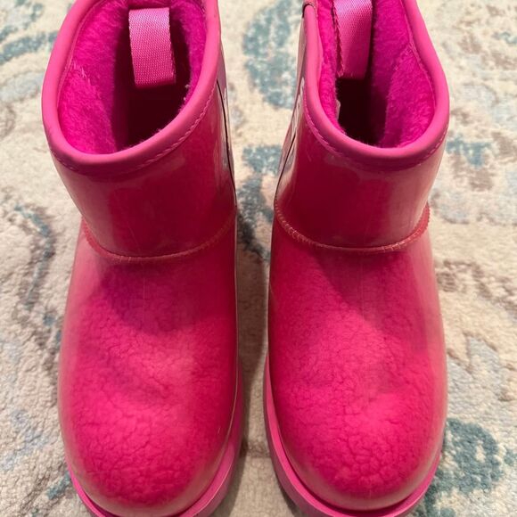 UGG Classic Clear Mini Boot in Hot Pink (Dragon Fruit) Girls Size 5 - Picture 4 of 10